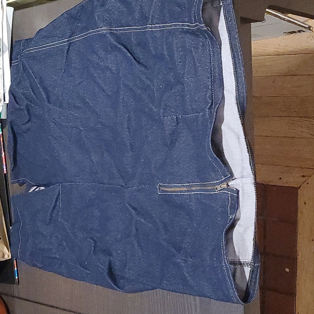 Plus size pencil skirt with wrinkles.
